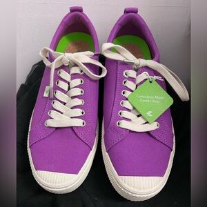 Cariuma Low Purple  Canvas Sneaker Size 10.5
